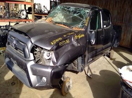 2015 TOYOTA TACOMA, GRAY, CREW CAB, 4.0L, AT. 4WD.  Z25243